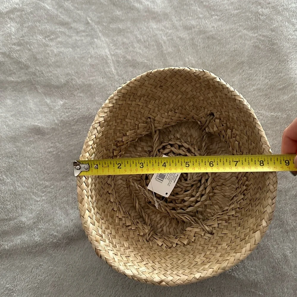 N/A woven basket